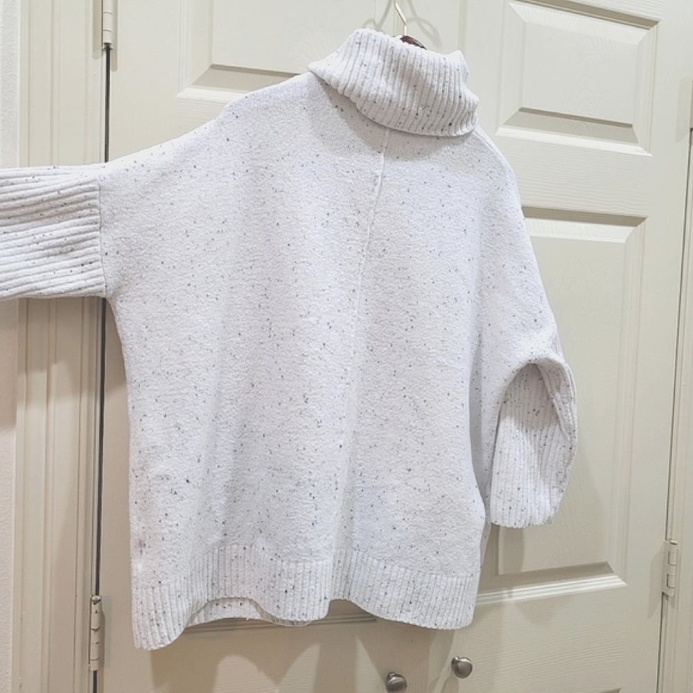 Madison Grey size Large speckled white boxy turtleneck pullover w/ real pockets - Picture 11 of 11